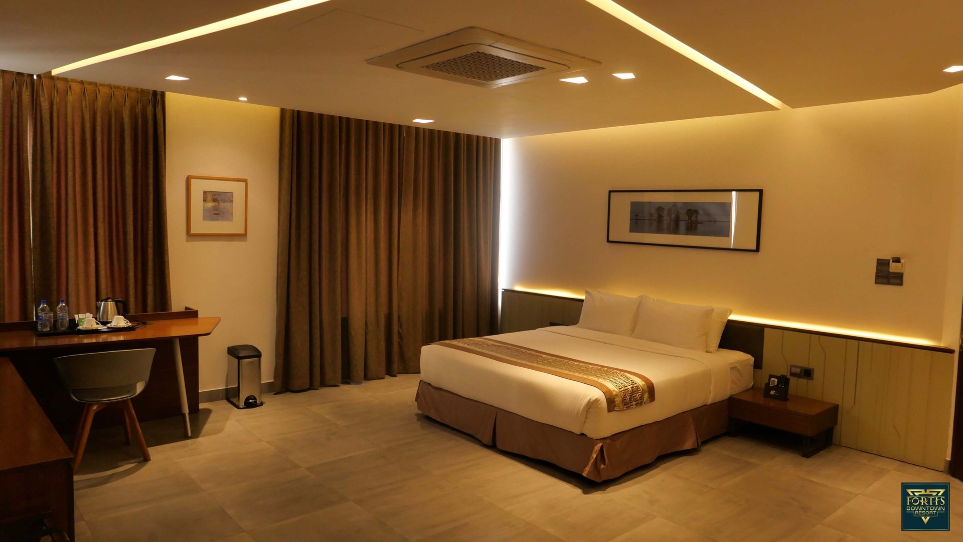 Superior King room in the evening